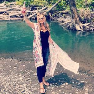 Meet your Posher, Caroline